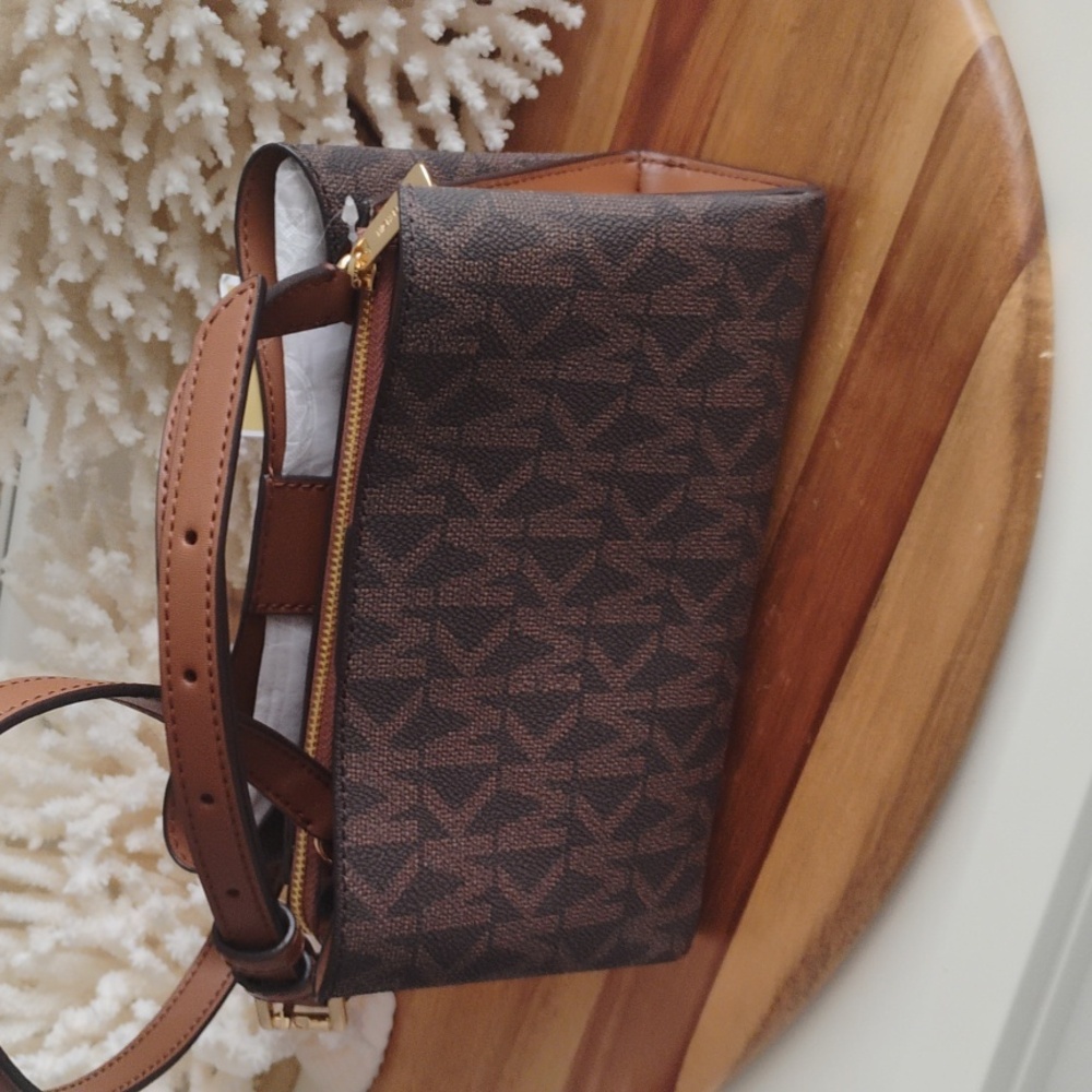 Michael Kors 💥 NWT 💥Ruthie Small Brown Exclusive Logo Crossbody Bag - Picture 9 of 17